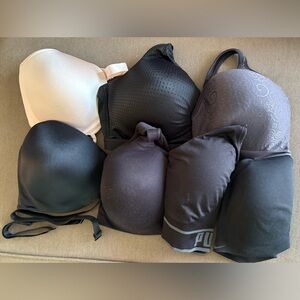 A Set Of 6 Bras..FIRM ON PRICE❣️